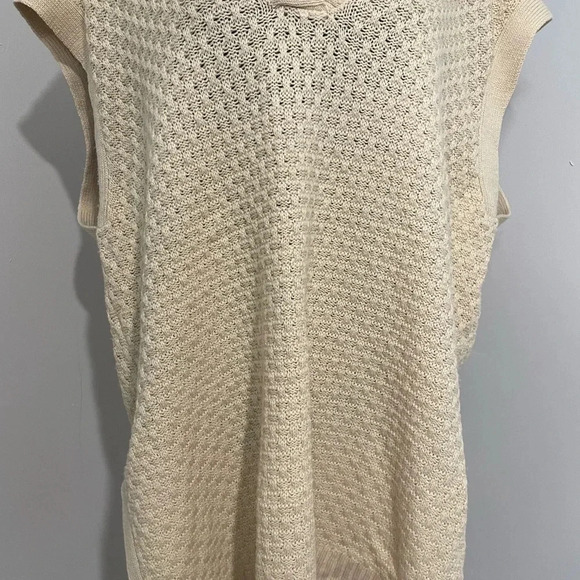 Eloquii Cream Colored Chunk‎ Knit Slouchy Sweater Vest - Picture 4 of 10